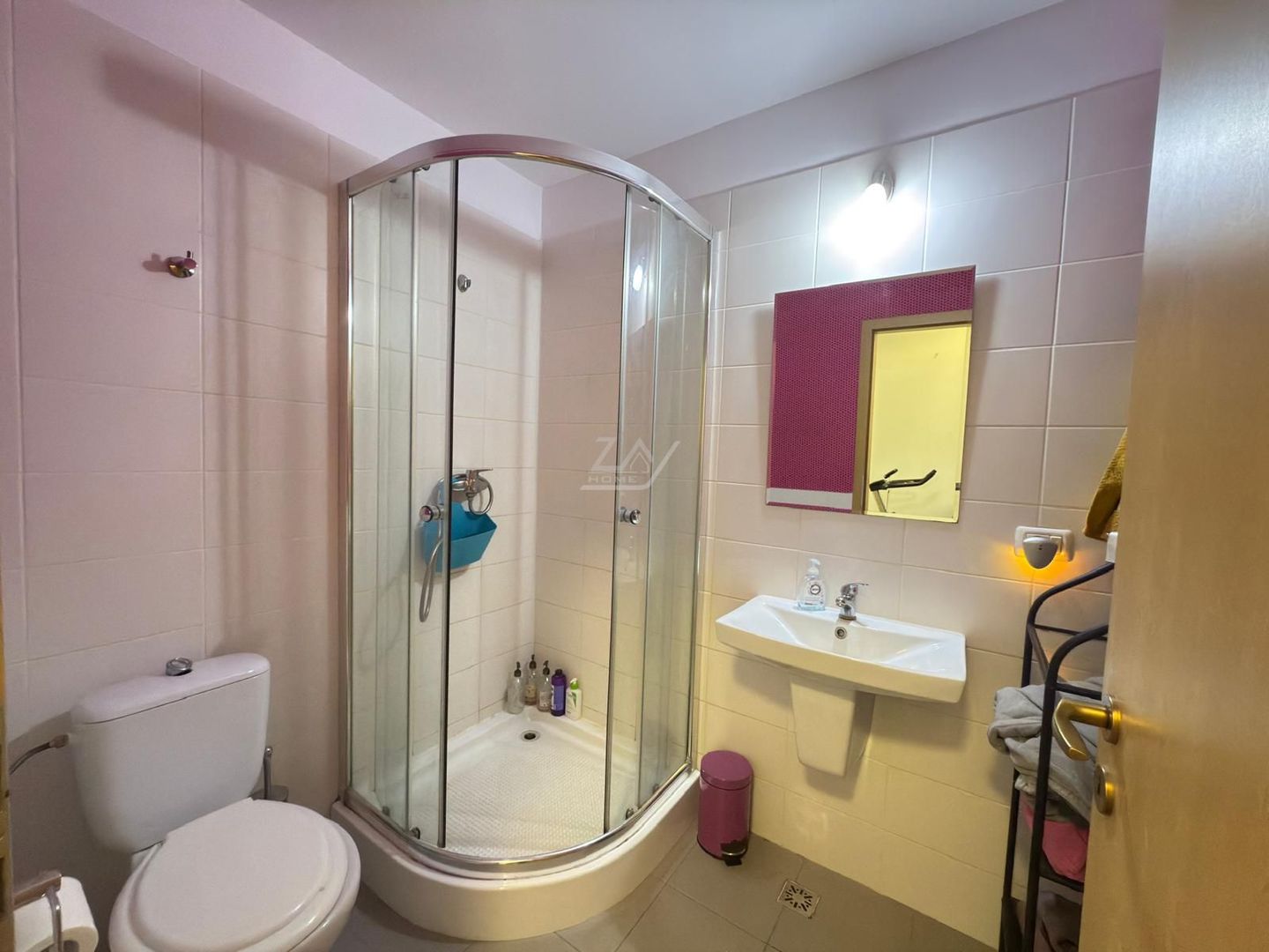 Pozitie excelenta - situata la margine. 3 dormitoare. Curte mare. - Poză 12