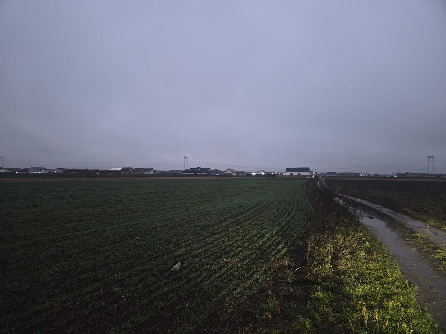 Teren cartier Izvor langa Brasov - Poză 5