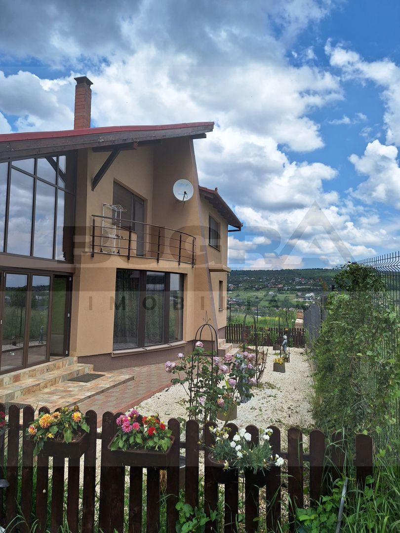 Vila noua - 2500 mp teren, finisata-mobilata, zona Odobesti - Poză 1