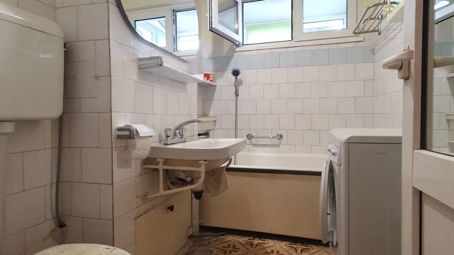 Apartament luminos cu vedere spre biserică, într-un cartier verde și liniștit. - Poză 16