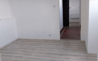 APARTAMENT MANSARDA METROU ZONA STEFAN CEL MARE - Poză 1
