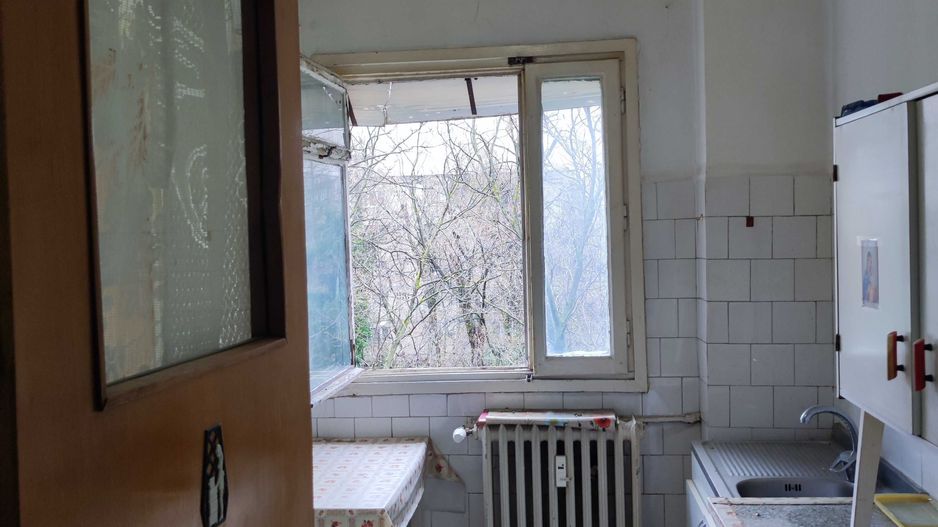 Apartament 4 camere. Zona Covasna. Intre Bld. Obregia si Bld. Brancoveanu. - Poză 4