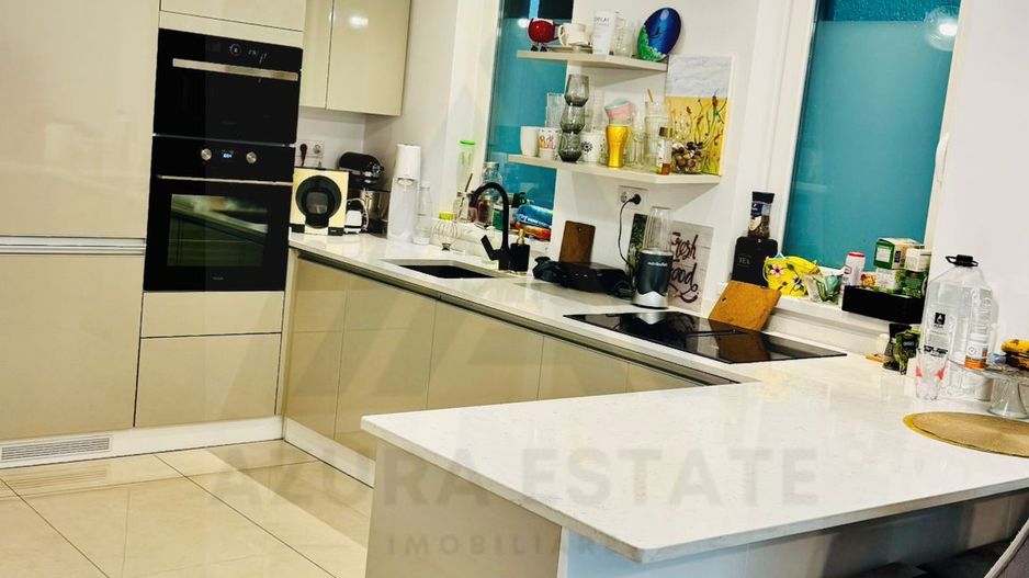 Casa moderna cu 6 camere terase 50 mp si curte in Parcul Sub Arini - Poză 9