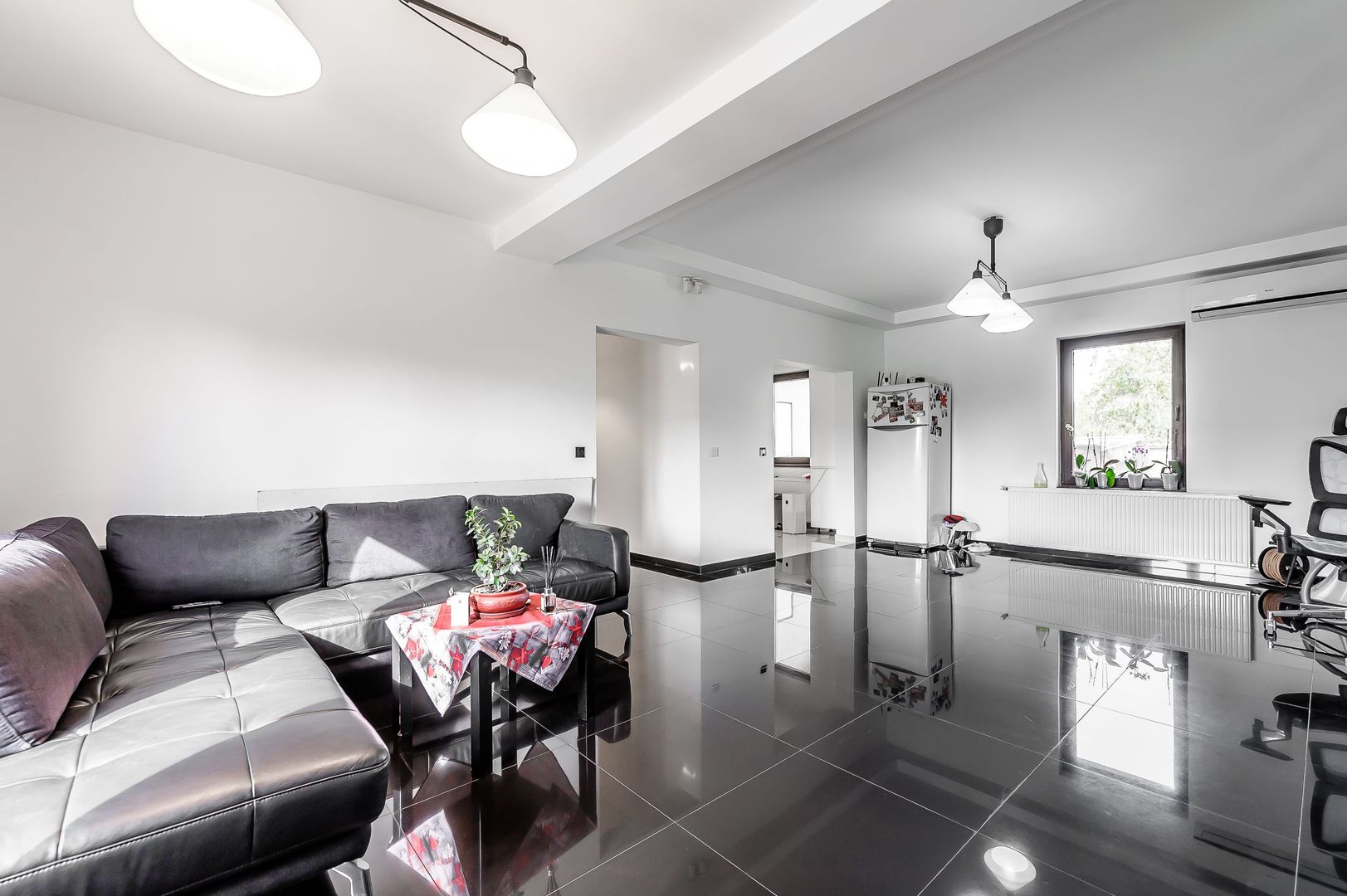 Vilă nouă independentă energetic și 1117 mp teren - Poză 6