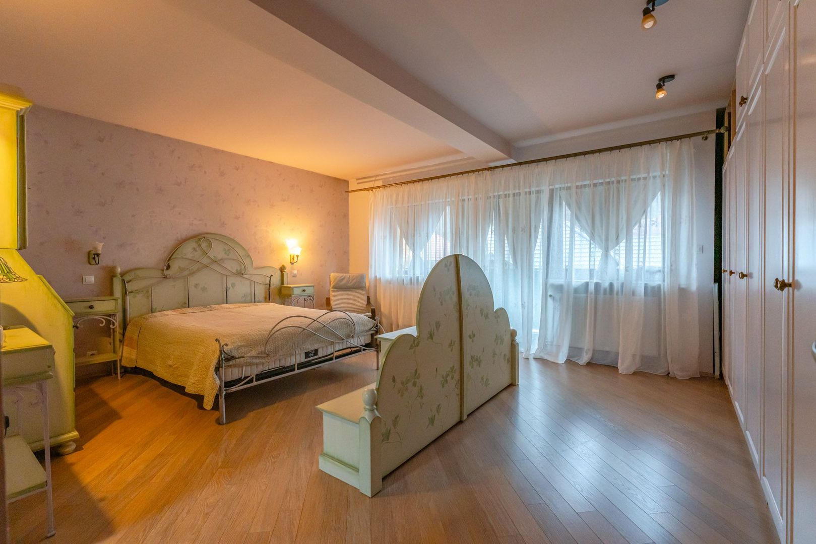 Casă individuală cu 7 camere lângă AFI Mall, ideală pentru birouri sau locuință - Poză 12