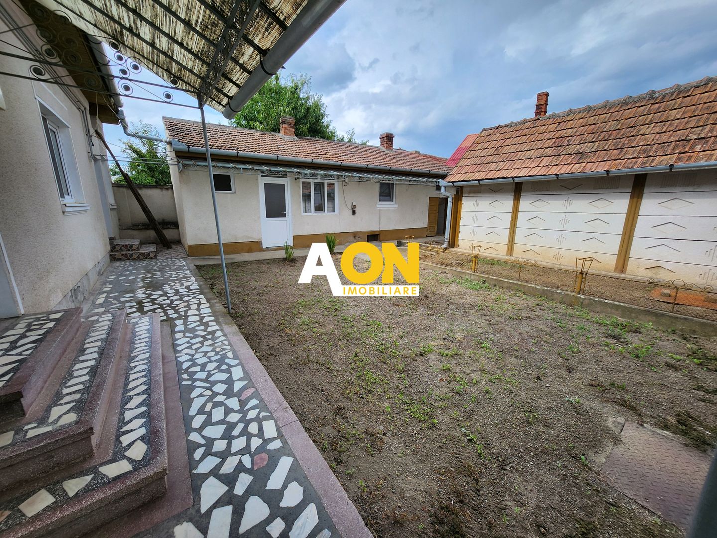 Casă cu 4 camere de vânzare în zona Barabant - Poză 2