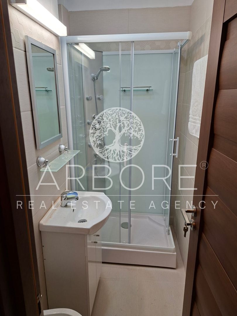 Garsoniera vis a vis de Athenee Palace nou renovata si mobilata - Poză 4