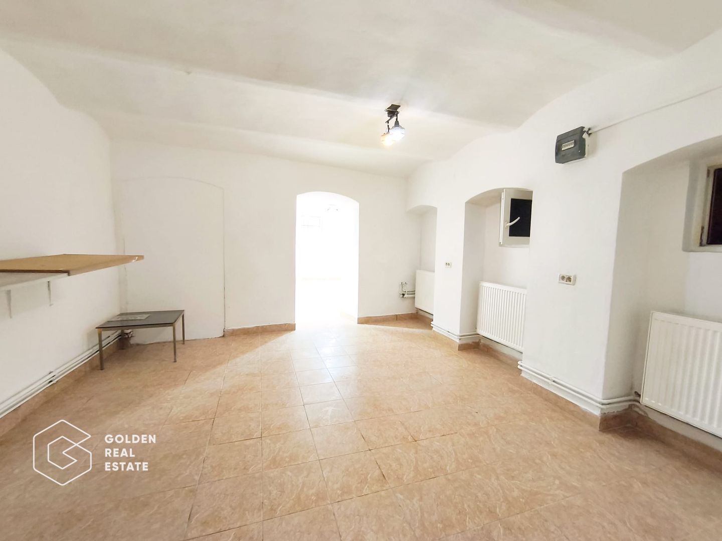 Spatiu langa Piata Catedralei, intrare din strada, str. Vasile Goldis - Poză 4