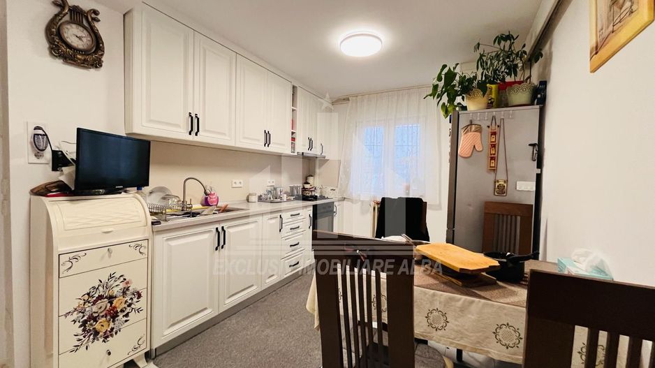 Apartament cu 3 camere de vanzare, Ampoi 1 - Poză 1