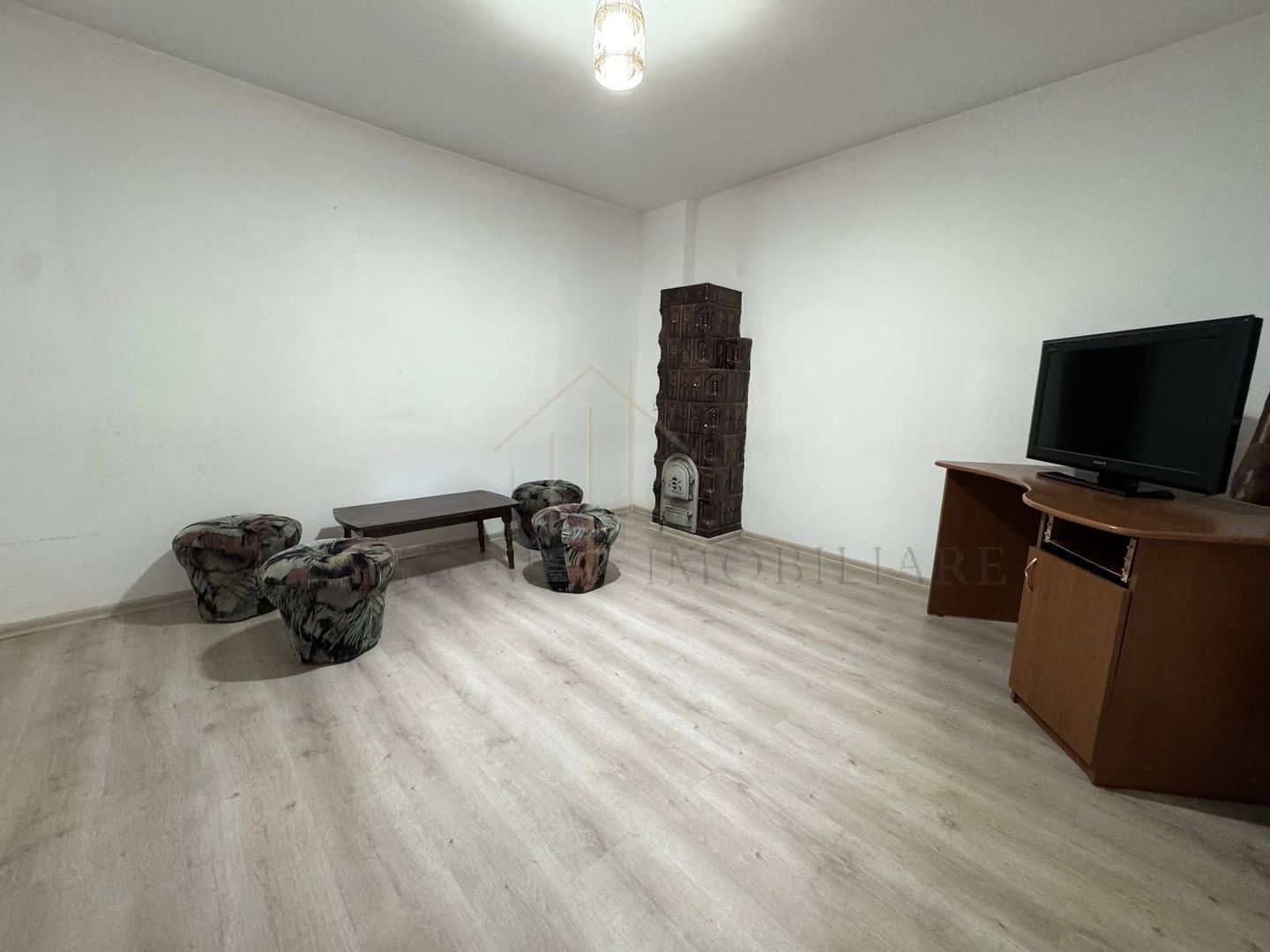 Casa + Spațiu comercial de vânzare în Onesti - Poză 5