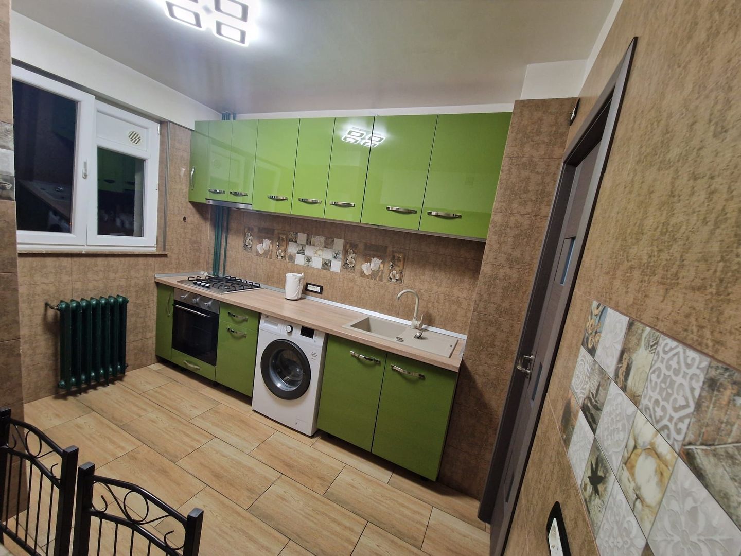 Închiriere Apartament cu 3 camere, mobilat complet, etaj 1, metrou Dristor - Poză 2