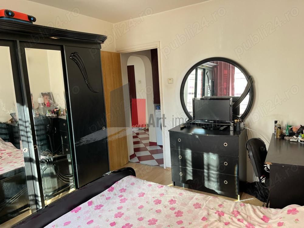 Vânzare apartament 4 camere Apărătorii Patriei - Șos. Berceni - Poză 1