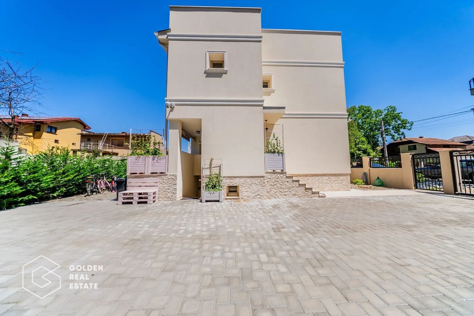 Cladire moderna in cartier exclusivist Romanilor, strada 9 Mai - Poză 2