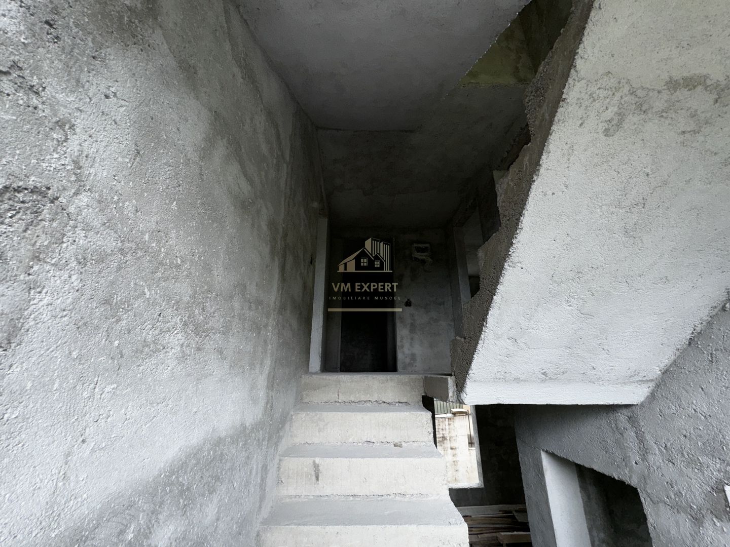 VILA 5 CAMERE, ZONA ULTRA CENTRALA, CAMPULUNG MUSCEL, TEREN 500 MP - Poză 30