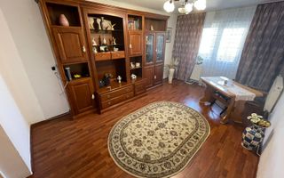 Tudor Vladimirescu str Tepes Voda - decomandat- an 1978 - mobilat - Poză 2