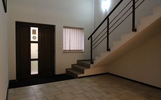 Zona Cetatii; 6 incaperi, ideal pentru sediu firma. - Poză 4