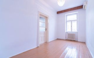 Apartament la casă, ultracentral– intimitate, curte proprie și garaj - Poză 3