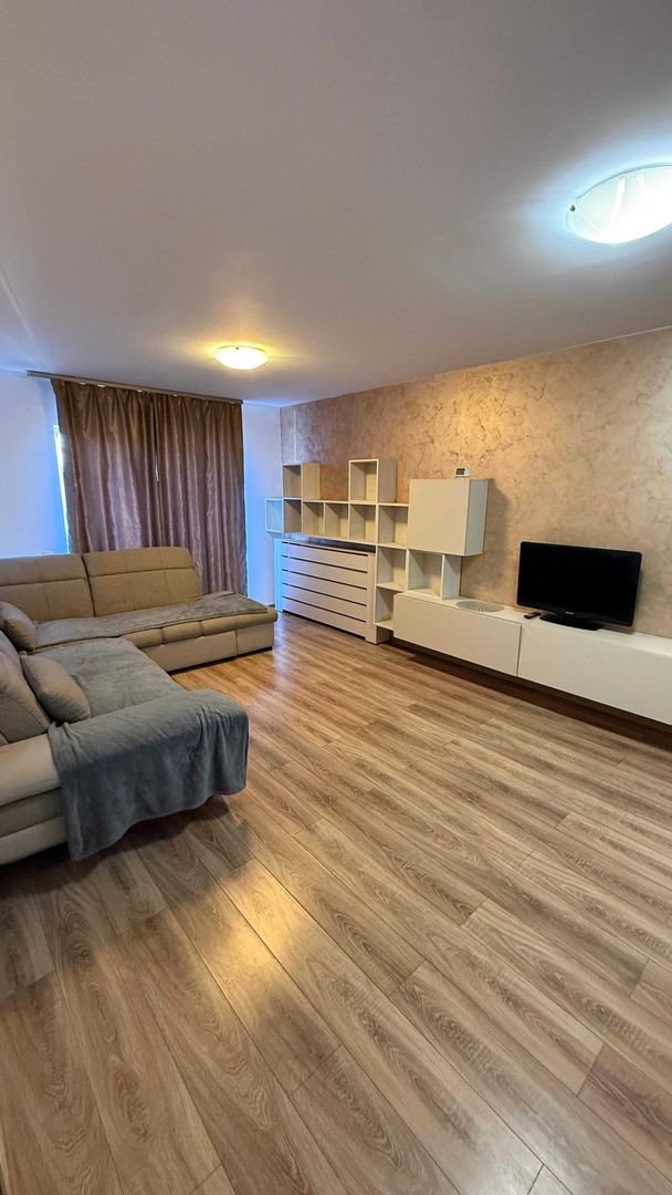 Apartament 2 camere decomandate, balcon, etaj intermediar, parcare - Poză 2