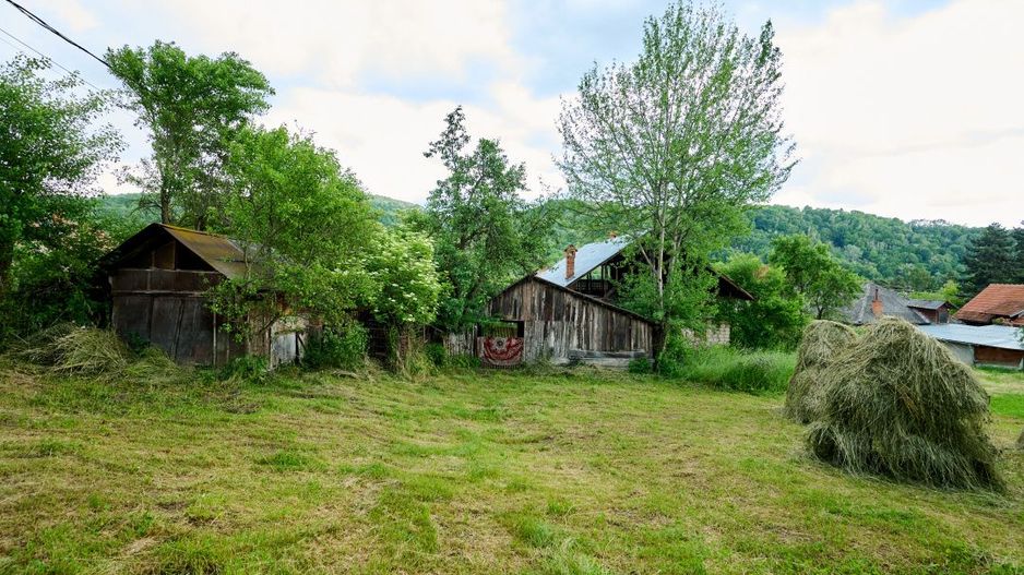 Casa cu teren generos - 4696 mp Apa Sarata - Campulung !! - Poză 17