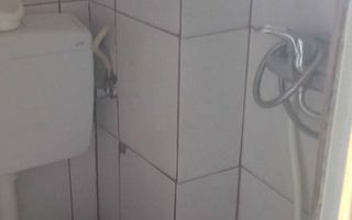 Garsonieră cu Baie – Centru, Demisol, Ideală ca Investitie - Poză 3