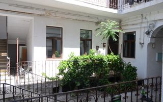 Apartament renovat in zona centrala - Poză 1