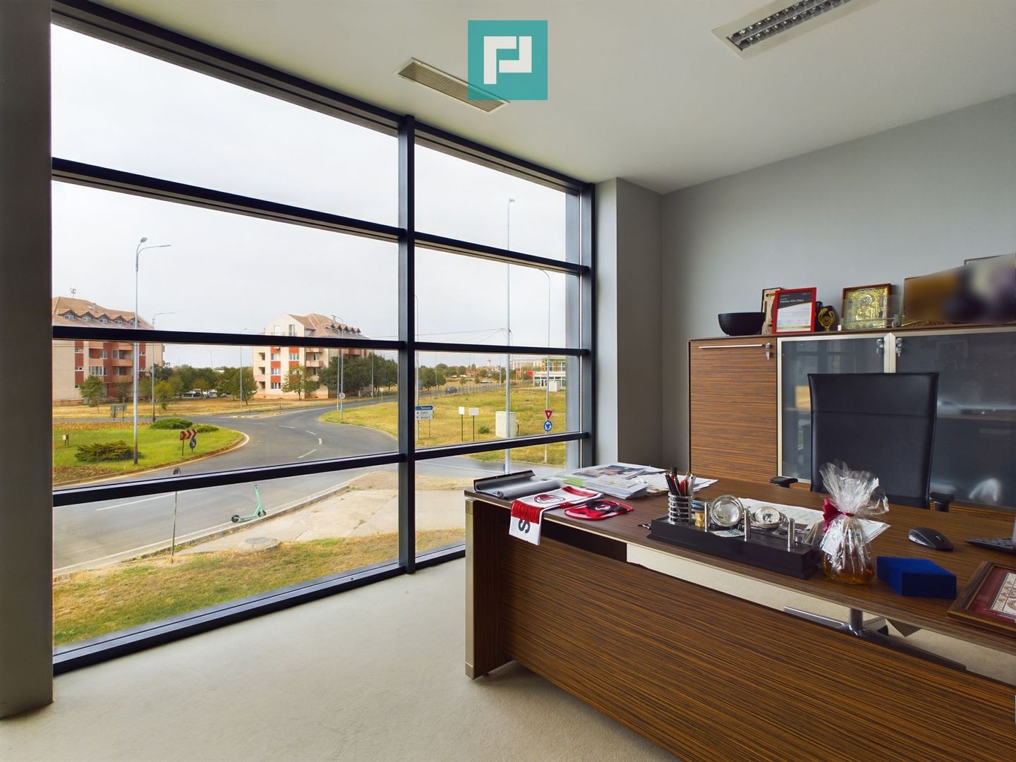 Spațiu comercial modern cu parcare proprie - Poză 17