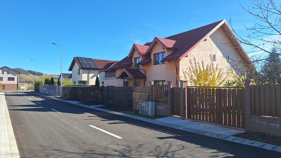 Casa de vanzare in Sanpetru cu 650mp teren - Poză 1