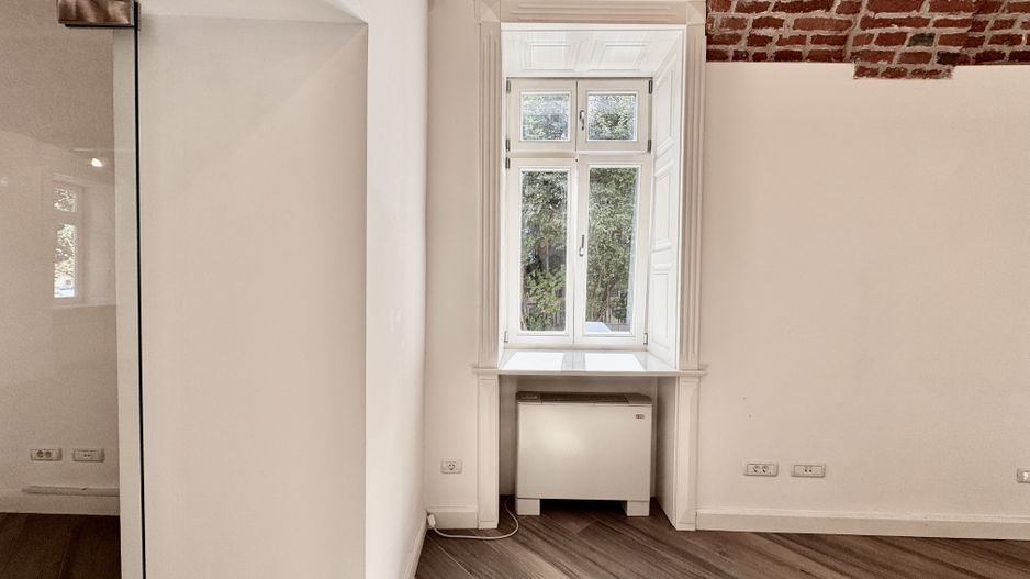 Spatiu birou in cladire istorica restaurata - Poză 7