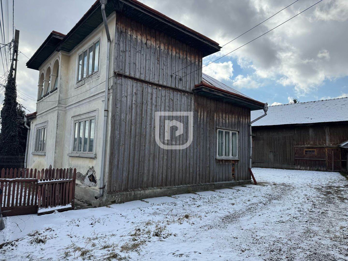 De vanzare casa, atelier fierarie, 4 anexe - 2507 mp in Manastirea Humorului - Poză 1