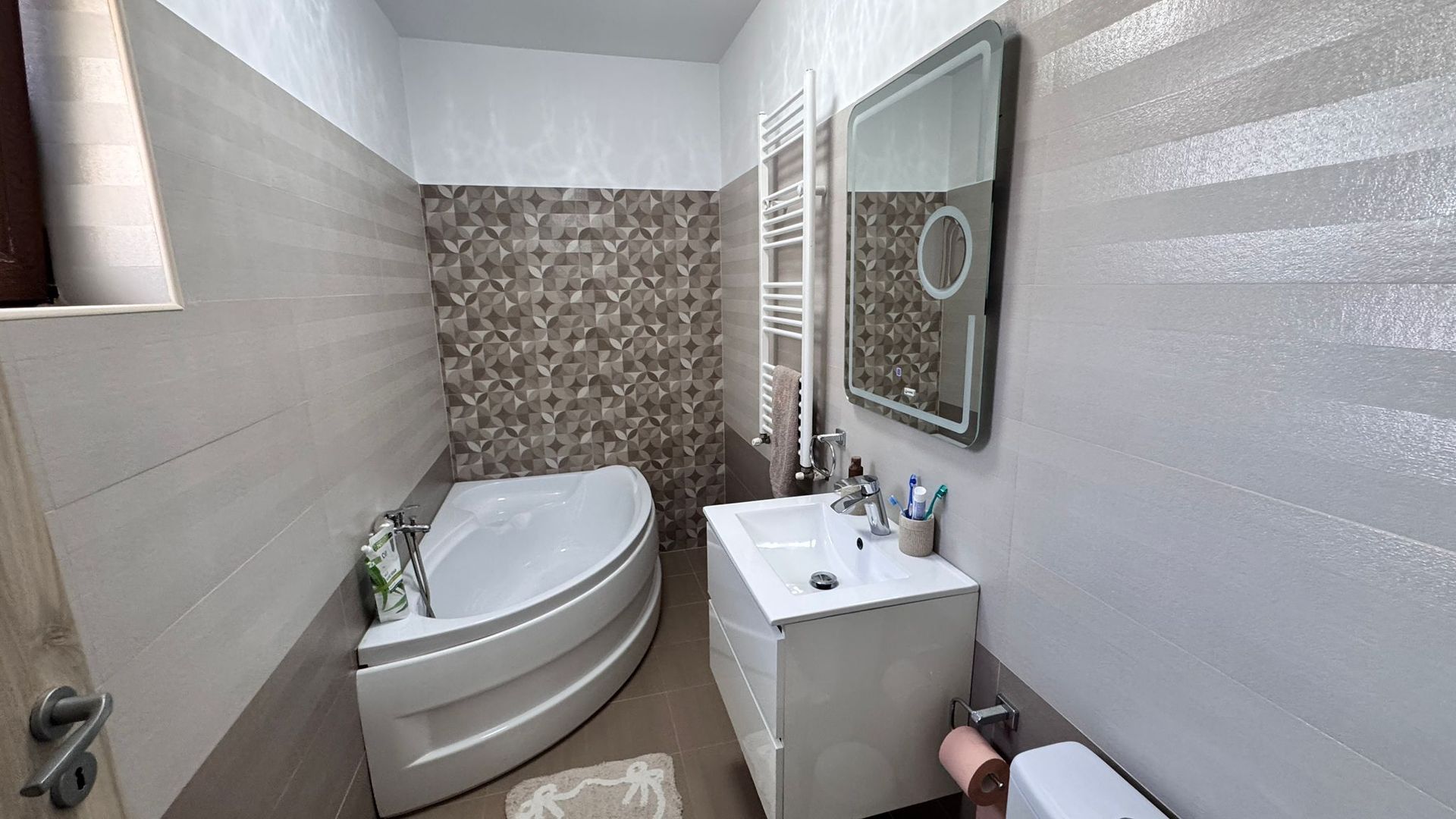 AP. 3 CAMERE MOBILAT LUX, BUCATARIE INCHISA, PARCARE INCLUSA, COMIS 0% - Poză 10