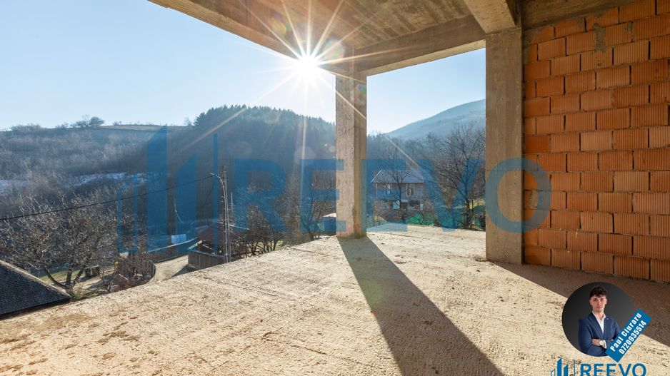 Pensiune/Vilă la roșu P+E+M în Sărata - Poză 19