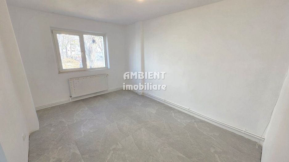 DE ÎNCHIRIAT - Spațiu birouri - Apartament cu 3 camere, parter, zona CENTRU; - Poză 9