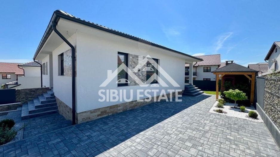 Casa cu garaj si pivnita, in Selimbar, SIbiu - Poză 1