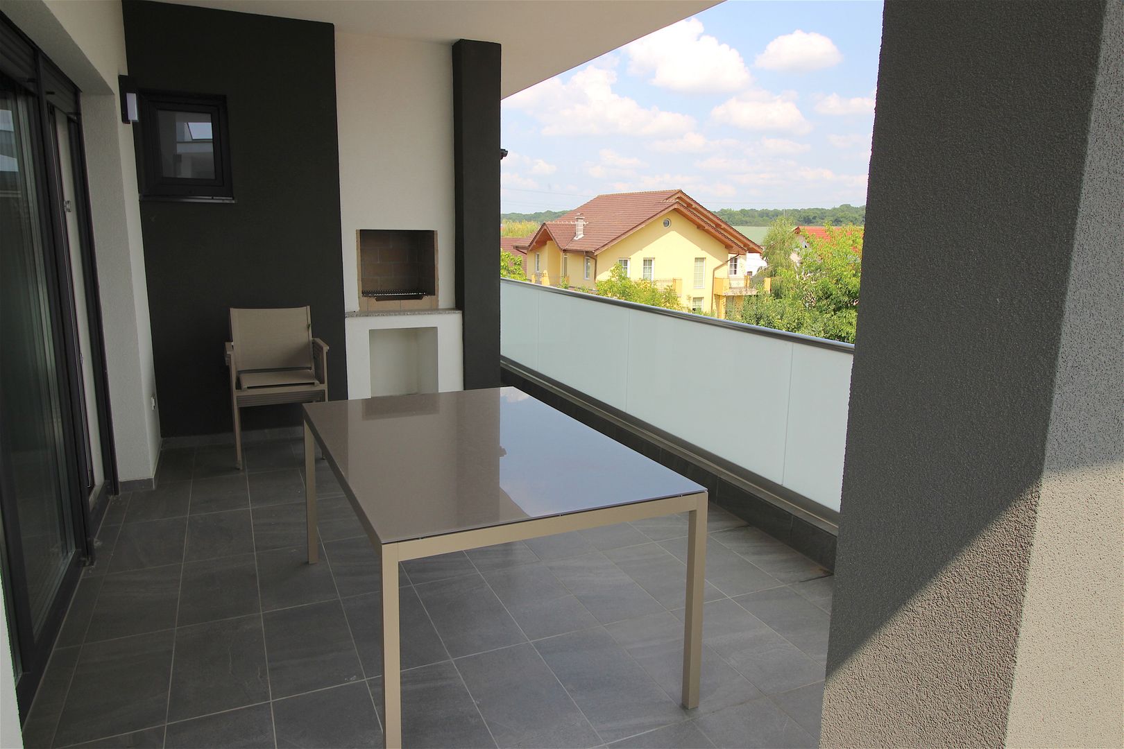 Apartament cu 3 camere de închiriat la intrare in Dumbravita - Poză 2