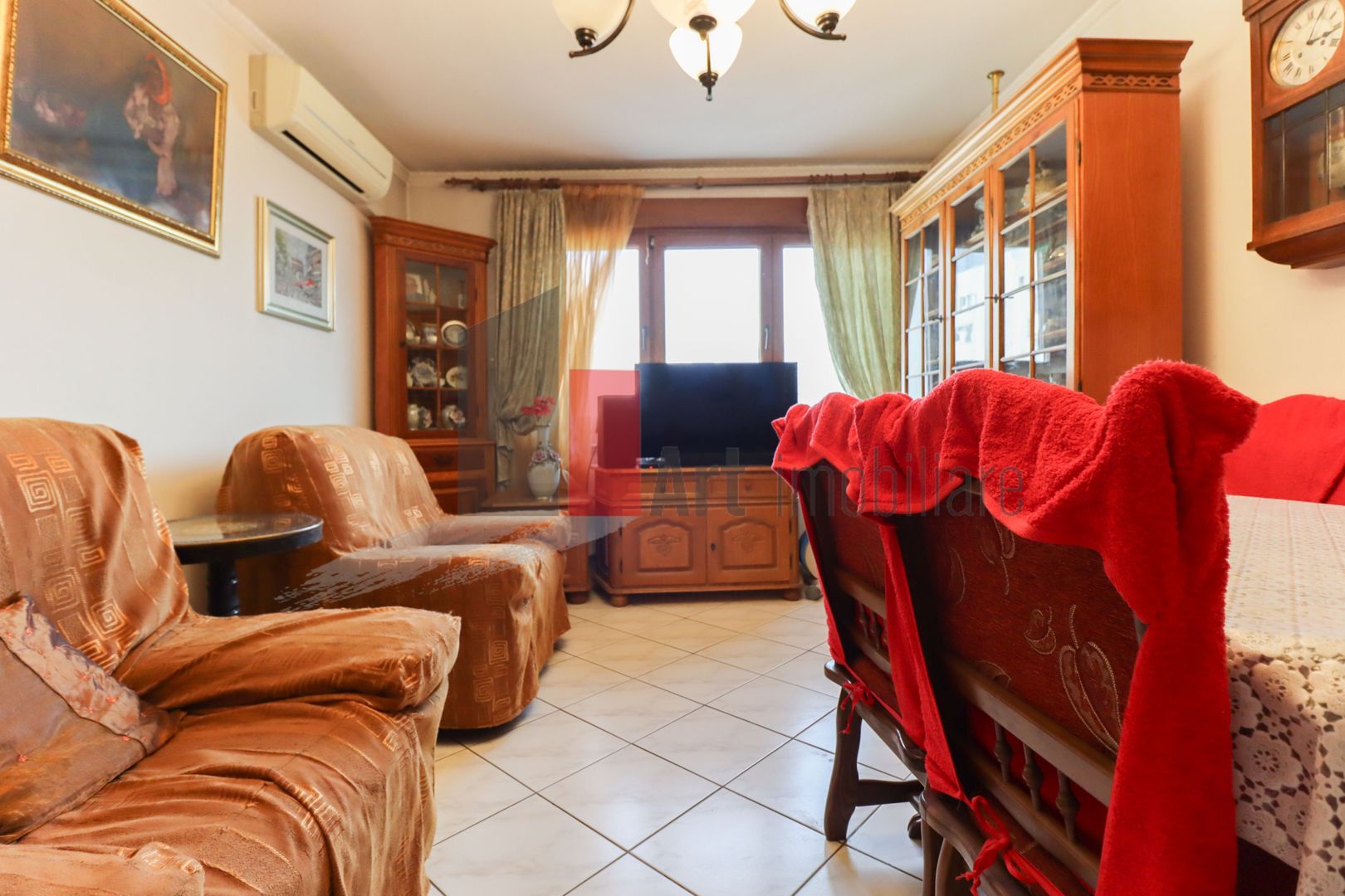 Apartamentul "SUPERMETO", BLOC STRADAL, REABILITAT - Poză 2