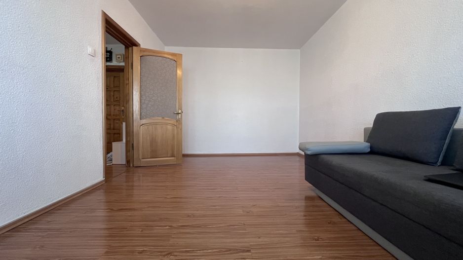 Zonă bună! Vânzare apartament cu 3 camere, micro 6- Târgoviște! - Poză 2