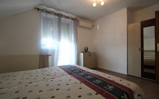 Casa in Blascovici, 5 camere + 3 bai, centrala proprie - Poză 14