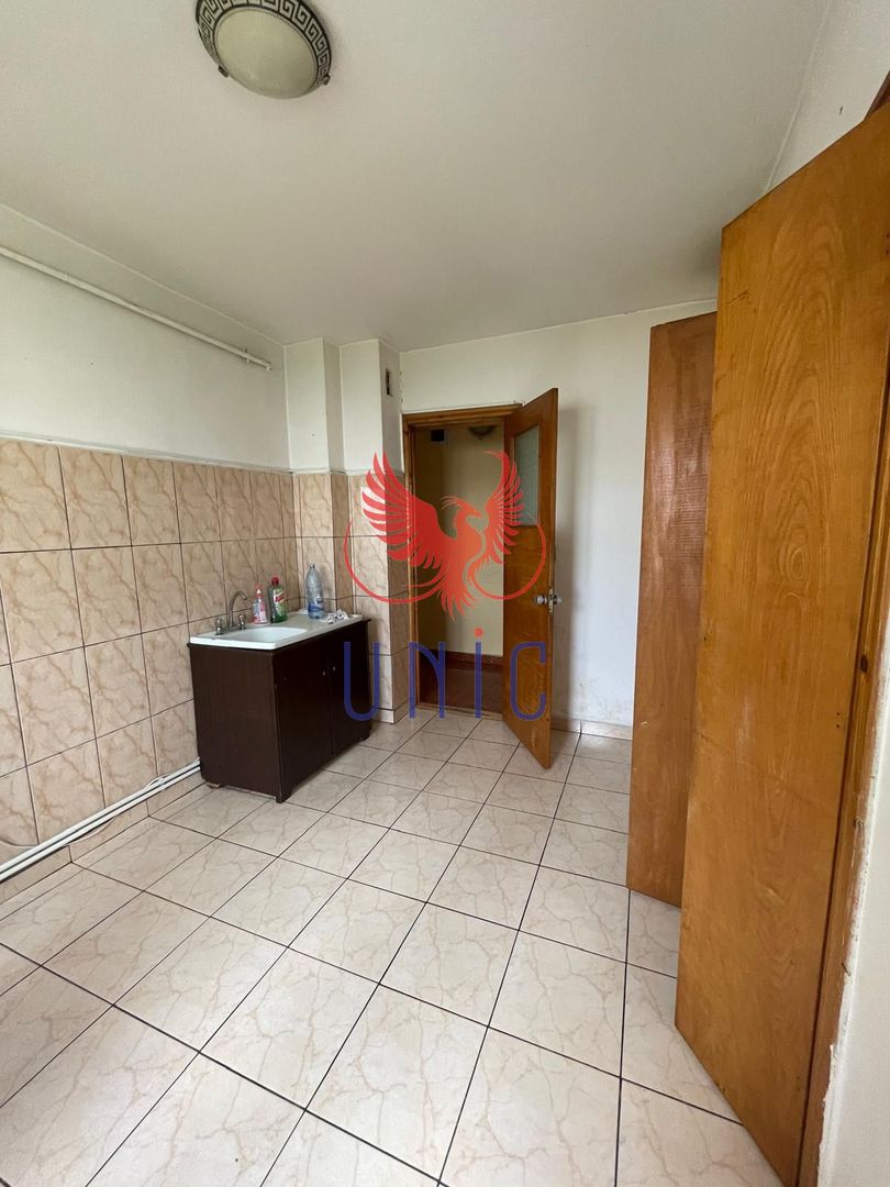 4 camere decomandate, V-uri - 1 Mai - Poză 9