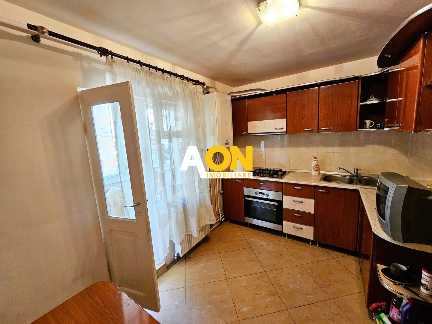 Apartament 3 camere, 2 bai, etaj1, Cetate, zona Kaufland - Poză 4