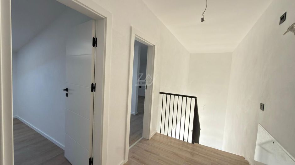 Ap pe 2 niveluri. Decomandat. 2 locuri de parcare. - Poză 9