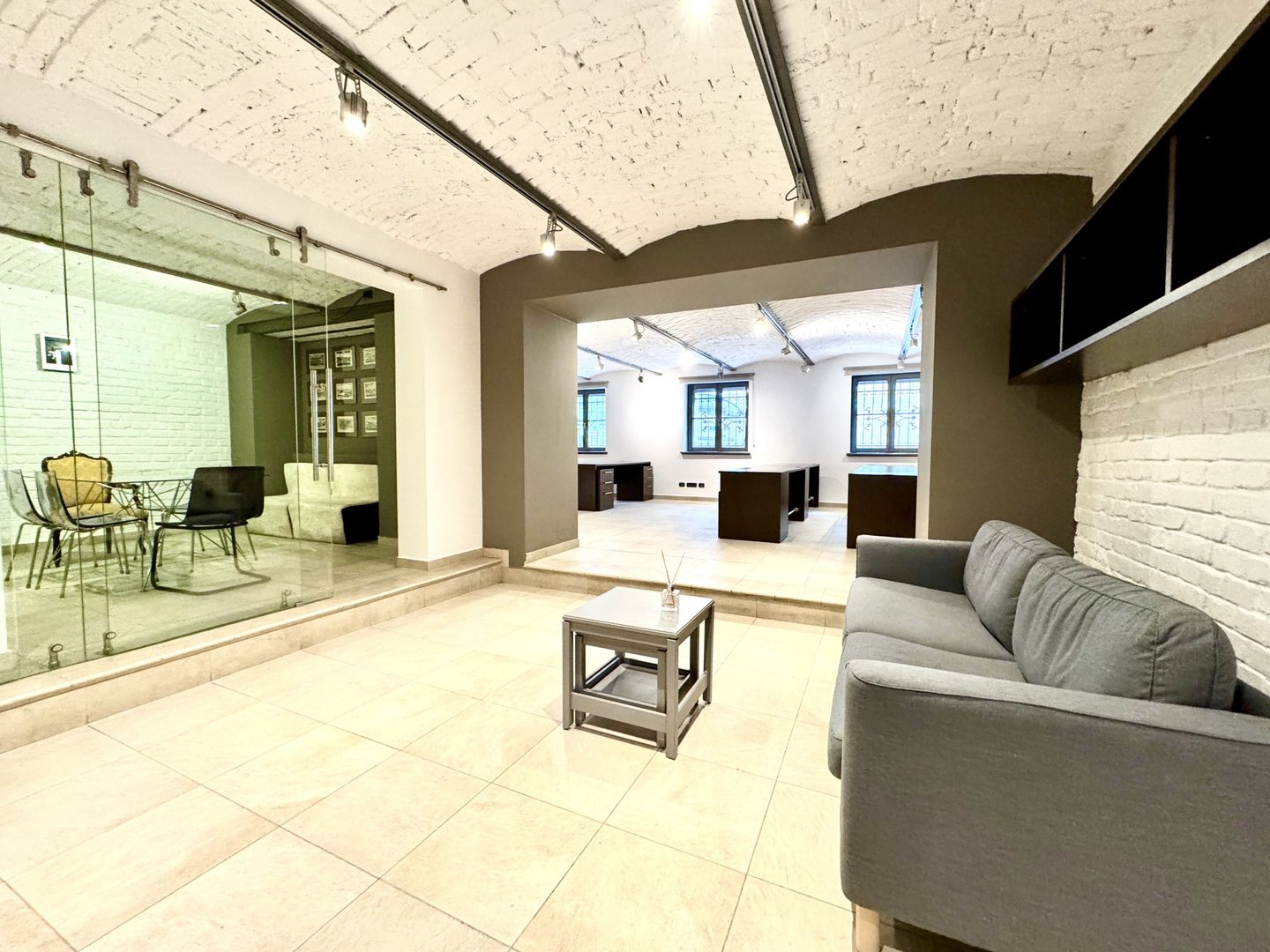 Spațiu de Birouri Elegant în Clădire Istorică Renovată – Piața Unirii, - Poză 1