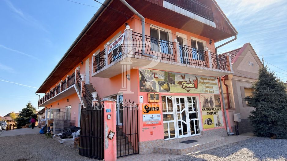 Casă cu spațiu comercial | Curte | Garaj | Parcare | Nojorid - Poză 1