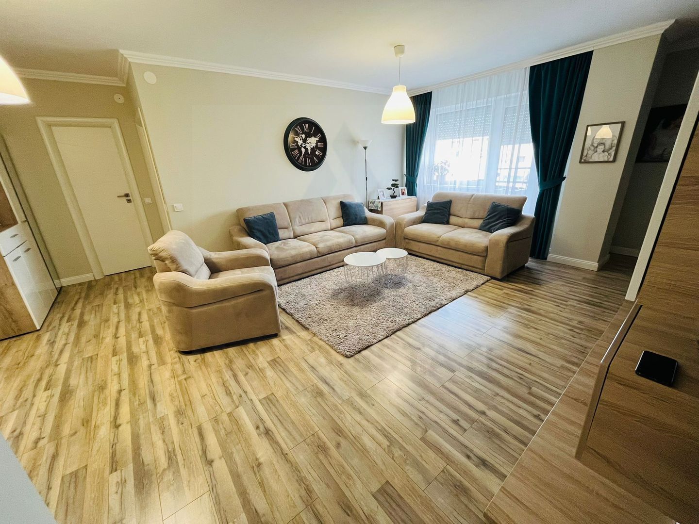 Apartament 76 mp utili 2 bai 2 balcoane parcare subterana in Turnisor - Poză 1