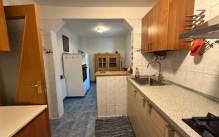 Casa pe parter, singura in curte, in Vatra Luminoasa - Poză 10