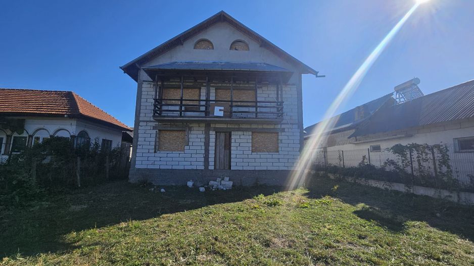 Casă P+1 la roșu, teren 2.600 mp – DN73, Mihaești - Poză 2