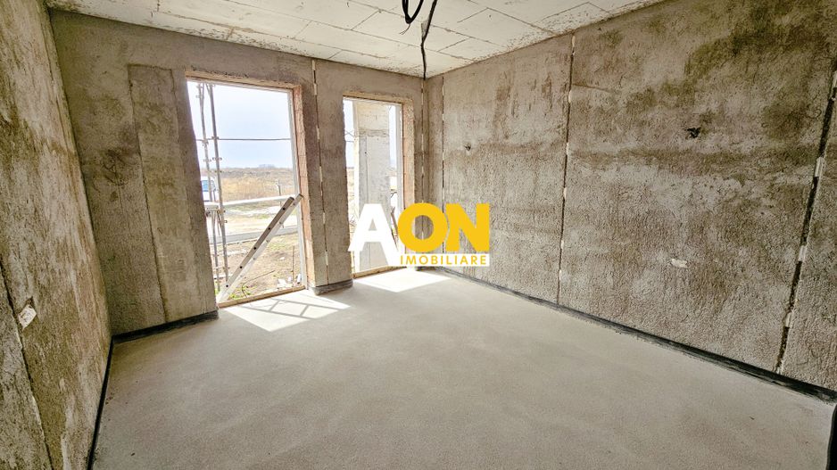 Apartament cu 3 camere, 2 bai, curte proprie, parcare si boxa 40 mp - Poză 9
