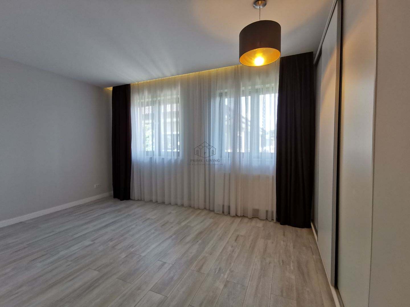 VILA SPATIOASA CU 4 CAMERE LA INCHIRIERE IN COMPLEX REZIDENTIAL OXFORD - Poză 6