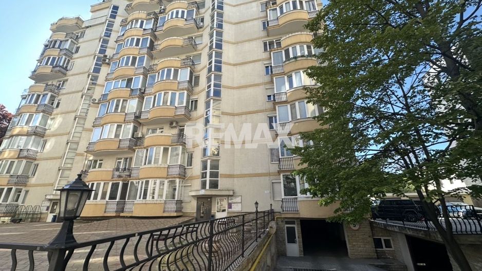 Apartament cu 2 odăi +living ultra centru, Mun. Chișinău - Poză 3