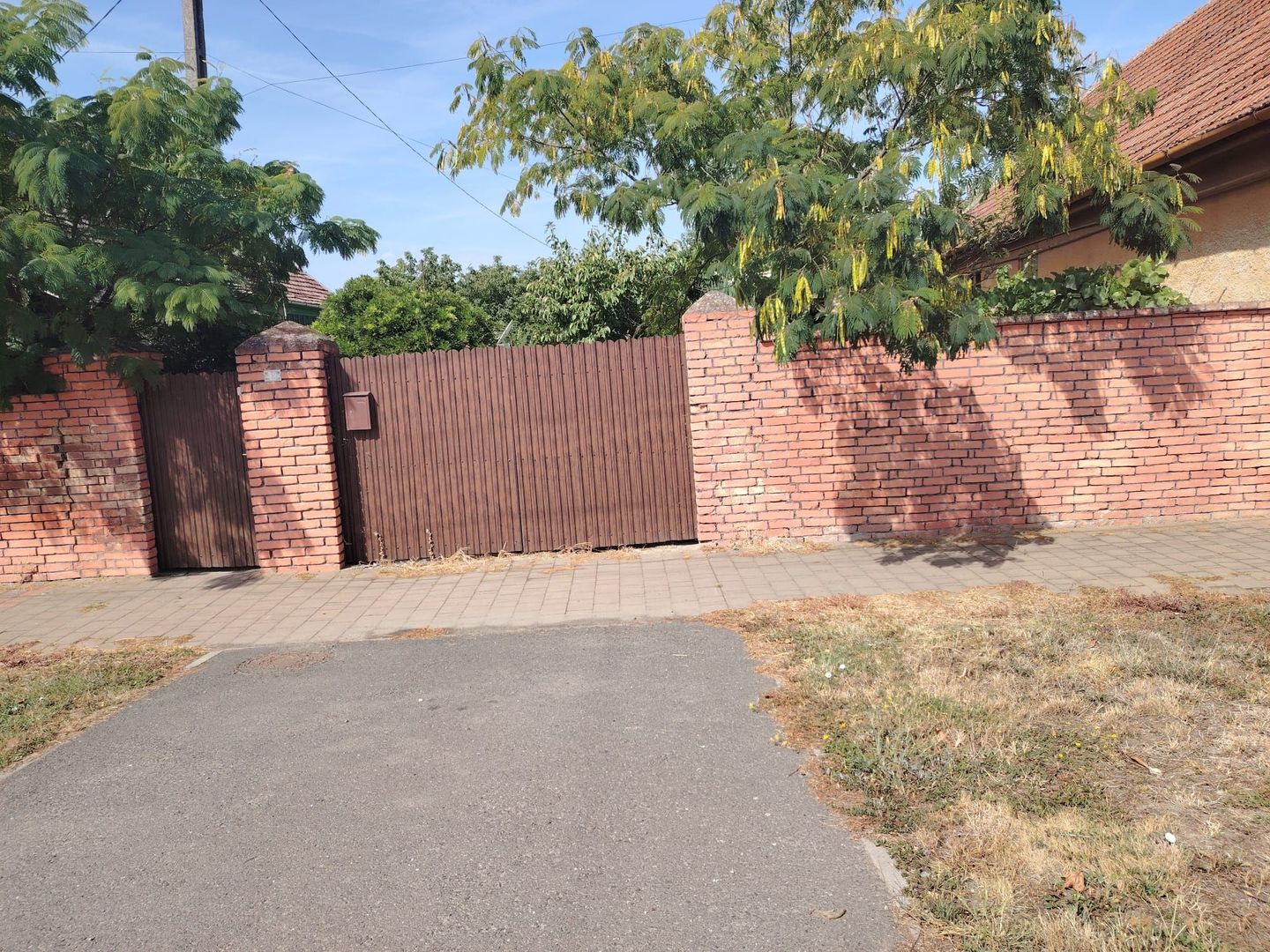 Casă cu 4 camere și teren generos de 2.370 mp – Deta, Strada 1 Mai - Poză 4