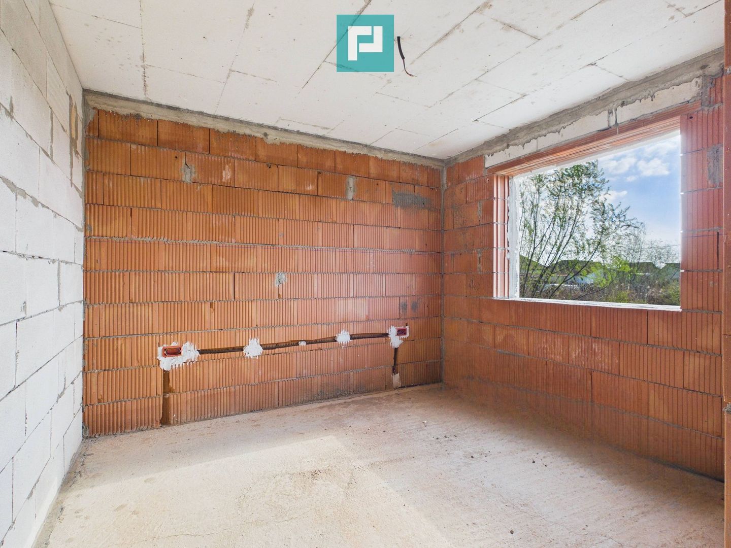 Casă individuală la cheie in Utvin - Poză 1